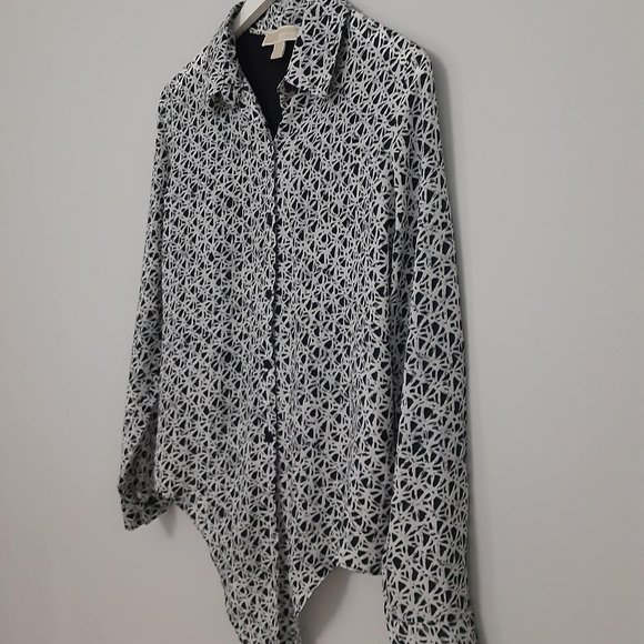 MICHAEL KORS | Front Tie Button Down Blouse - Picture 5 of 16